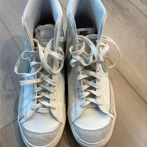 Nike men’s White and sage green High-Top Sneakers